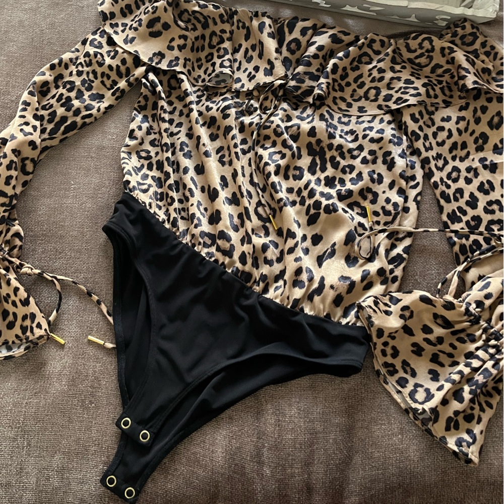 House of Harlow 1960 Leopard Print Off-Shoulder Bodysuit
